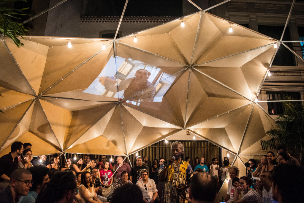 O UTC Recife começou e encerrou com cultura popula: na abertura, cantou Mãe Beth de Oxum, no encerramento, Mestre Chico Foto: Zaca Arruda 